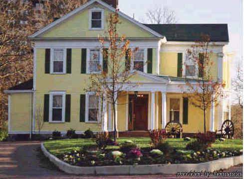 Six Acres Bed And Breakfast Cincinnati Exterior photo