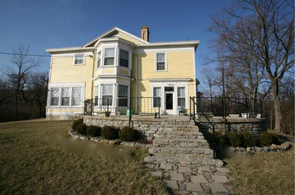 Six Acres Bed And Breakfast Cincinnati Exterior photo