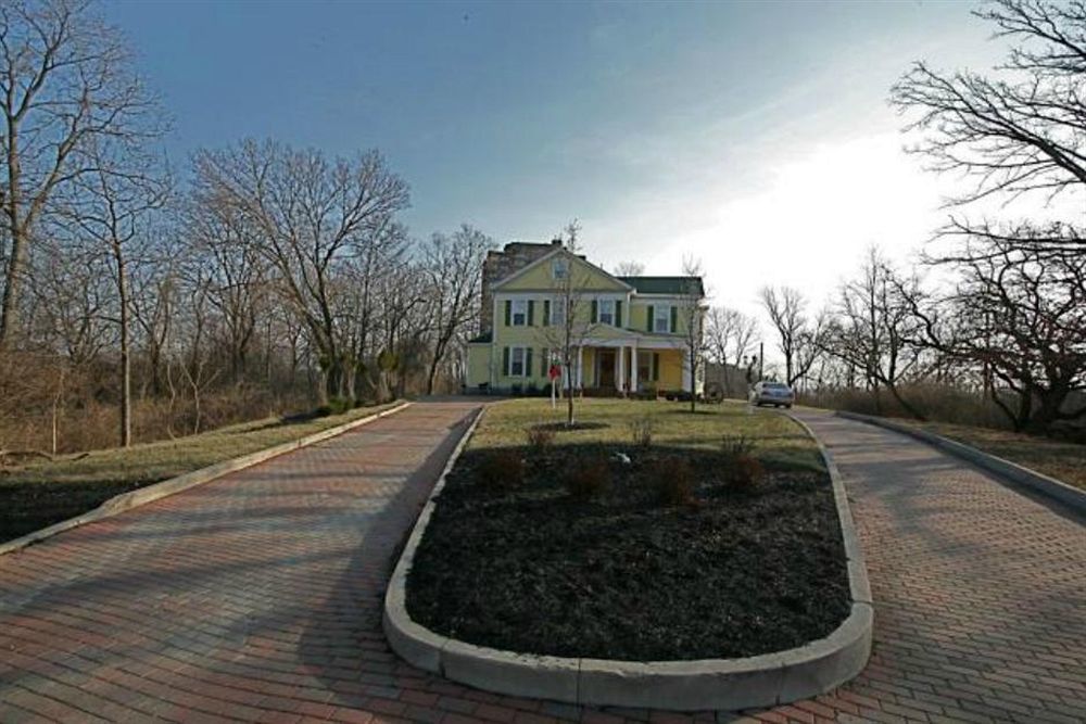Six Acres Bed And Breakfast Cincinnati Exterior photo