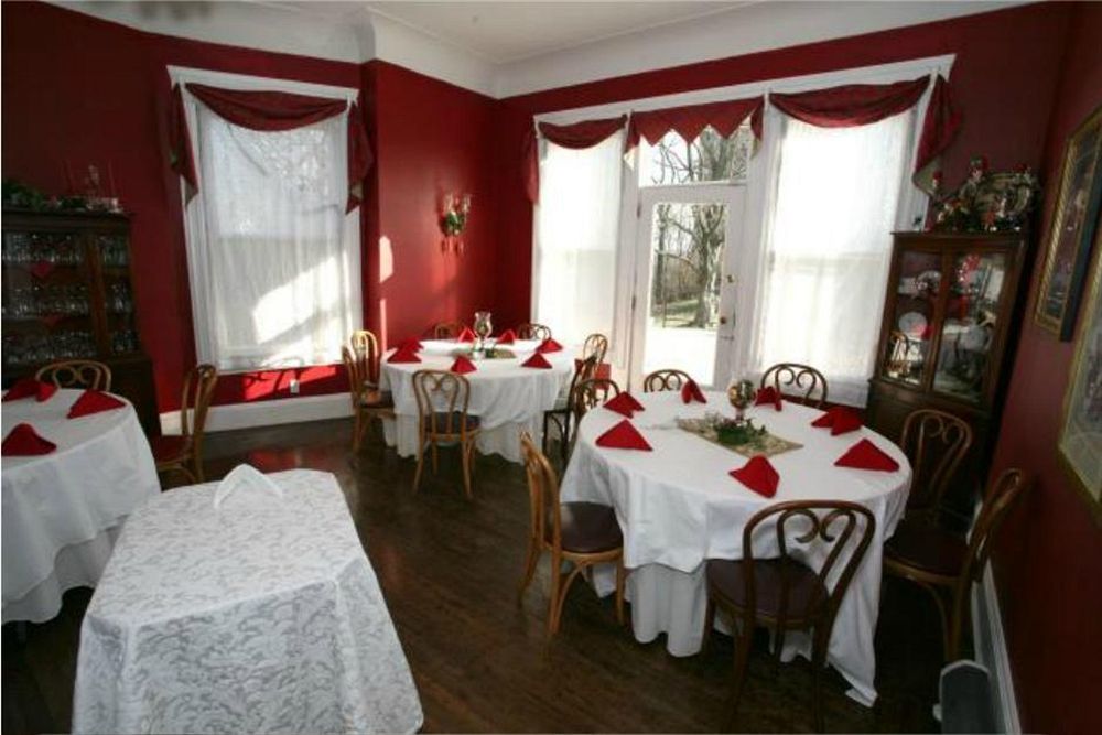 Six Acres Bed And Breakfast Cincinnati Exterior photo