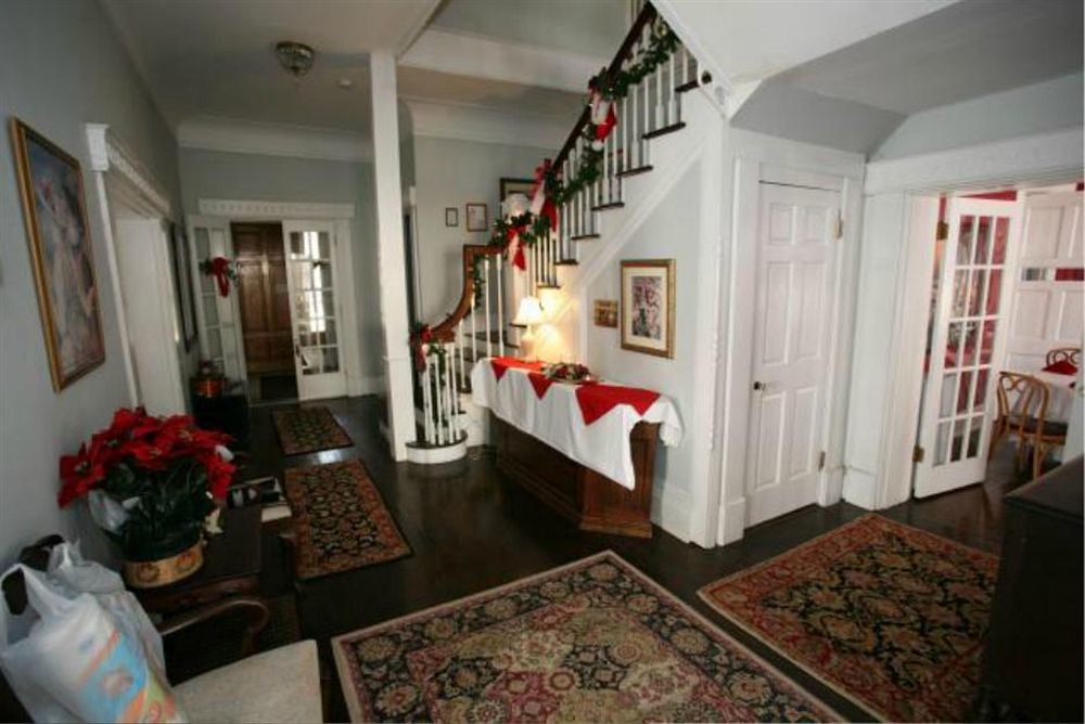 Six Acres Bed And Breakfast Cincinnati Exterior photo